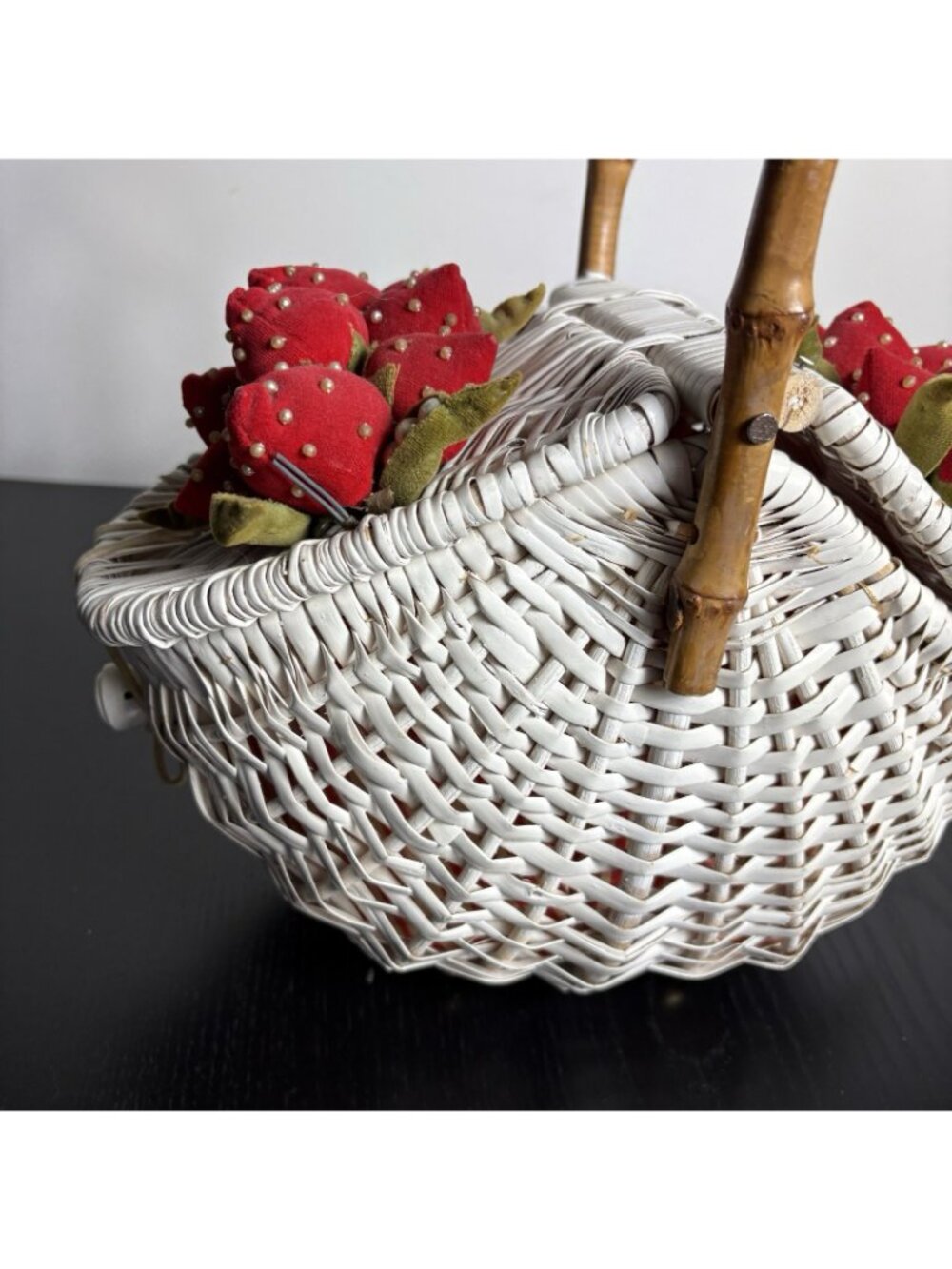 Vintage Mid-Century White Wicker Basket Purse Strawberry Theme Pinup Japan - Picture 13 of 16